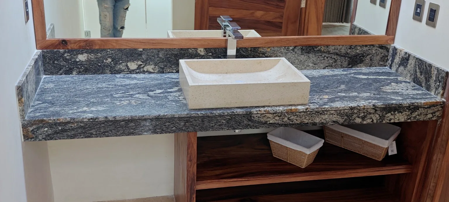 Lavabo con cubierta de granito